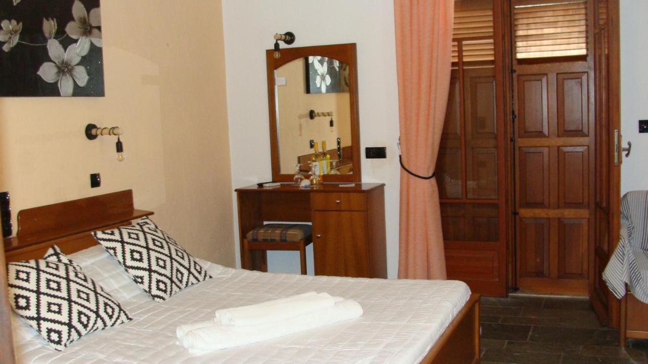 Captain George'S Apartments Патитири Экстерьер фото