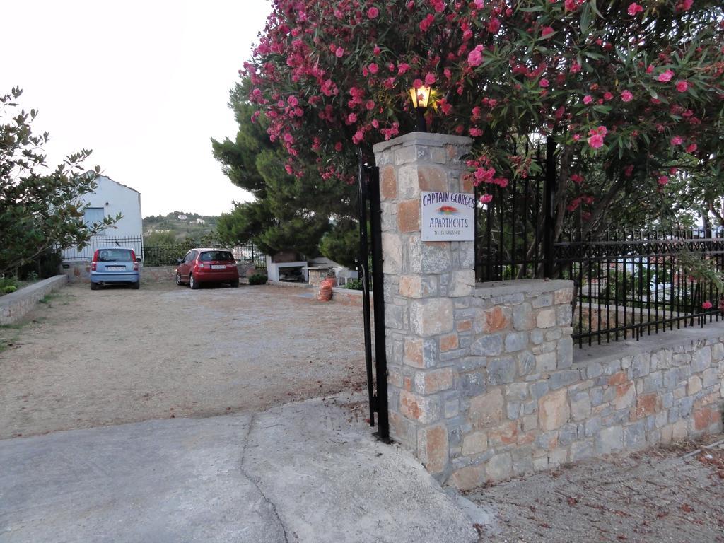 Captain George'S Apartments Патитири Экстерьер фото